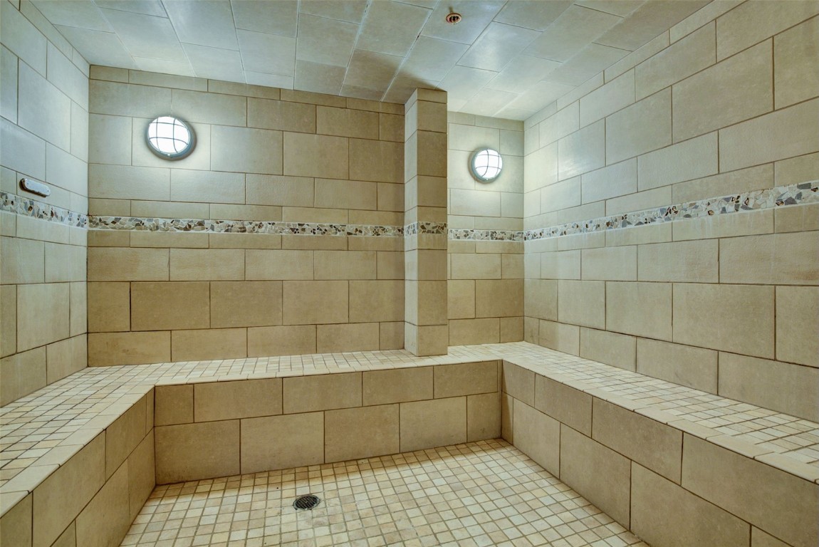 125 West Keystone Road, Unit 105 Keystone, CO 80435 - Photo 25 of 32 a bathroom with a bathtub