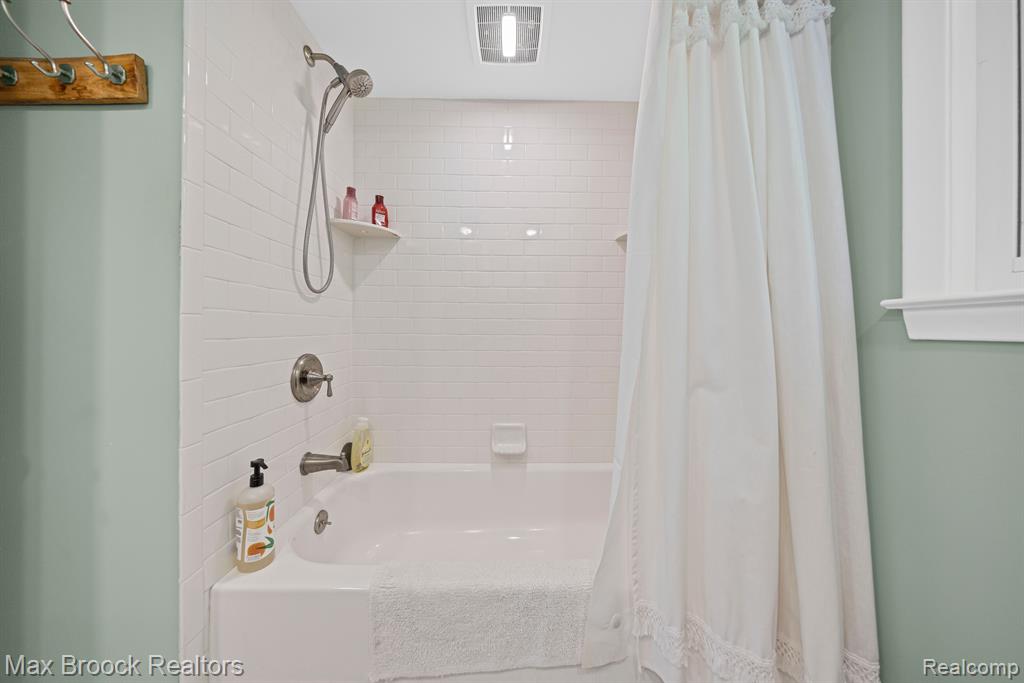 29884 Fox Grove Road Farmington Hills, MI 48334 - Photo 34 of 64
