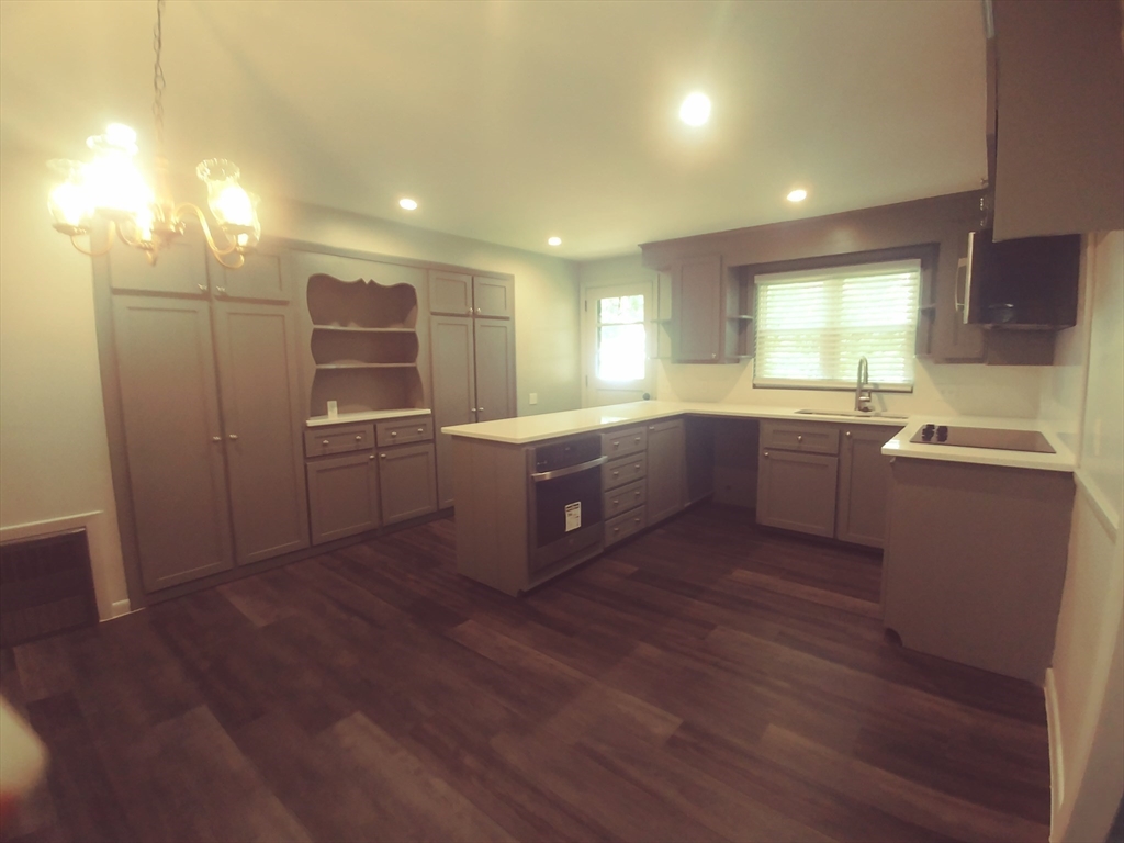 68 Dayton Street Springfield, MA 01118 - Photo 8 of 30