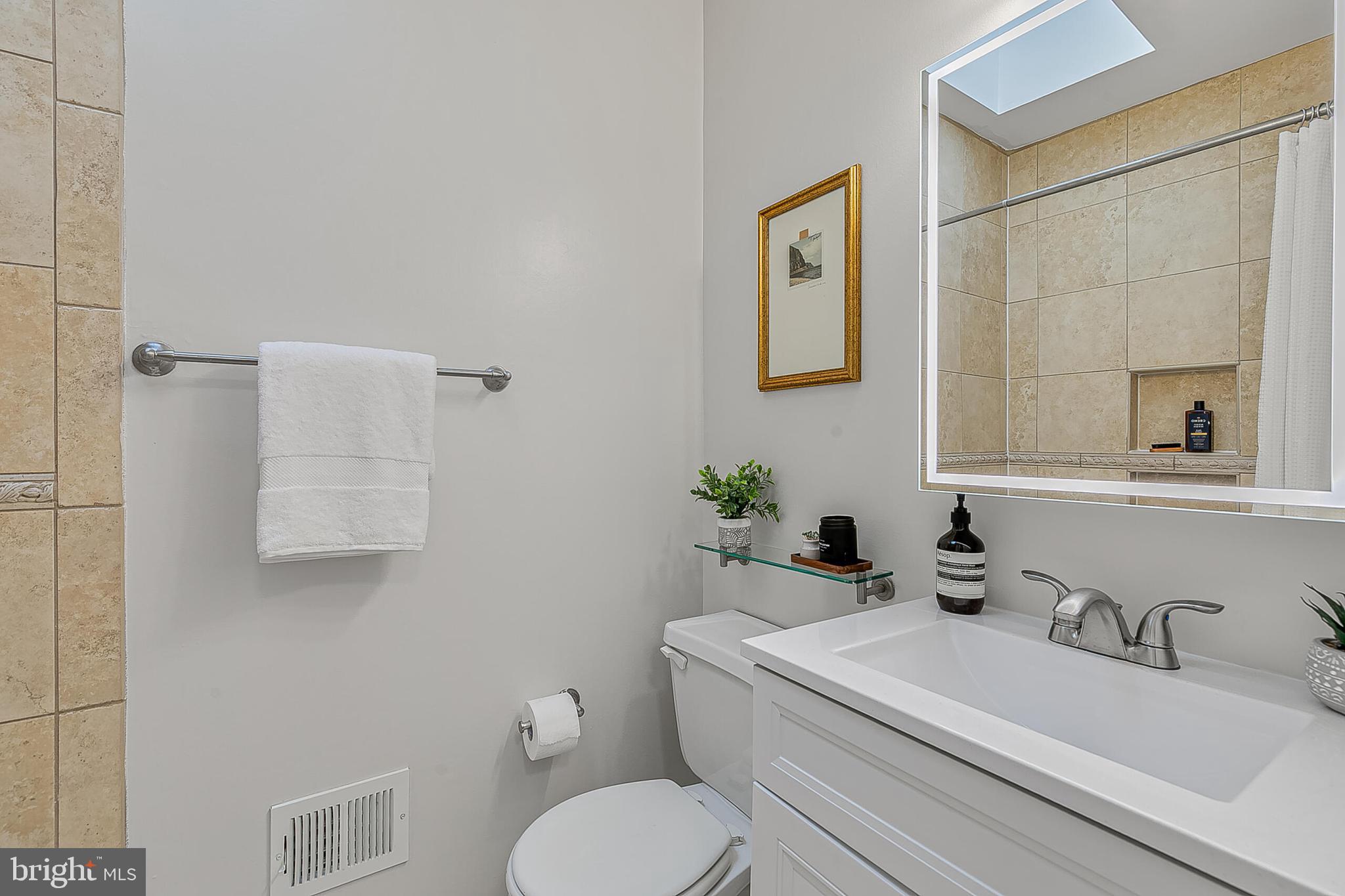 1660 Kalorama Road Northwest Washington, DC 20009 - Photo 16 of 37 Full Bath