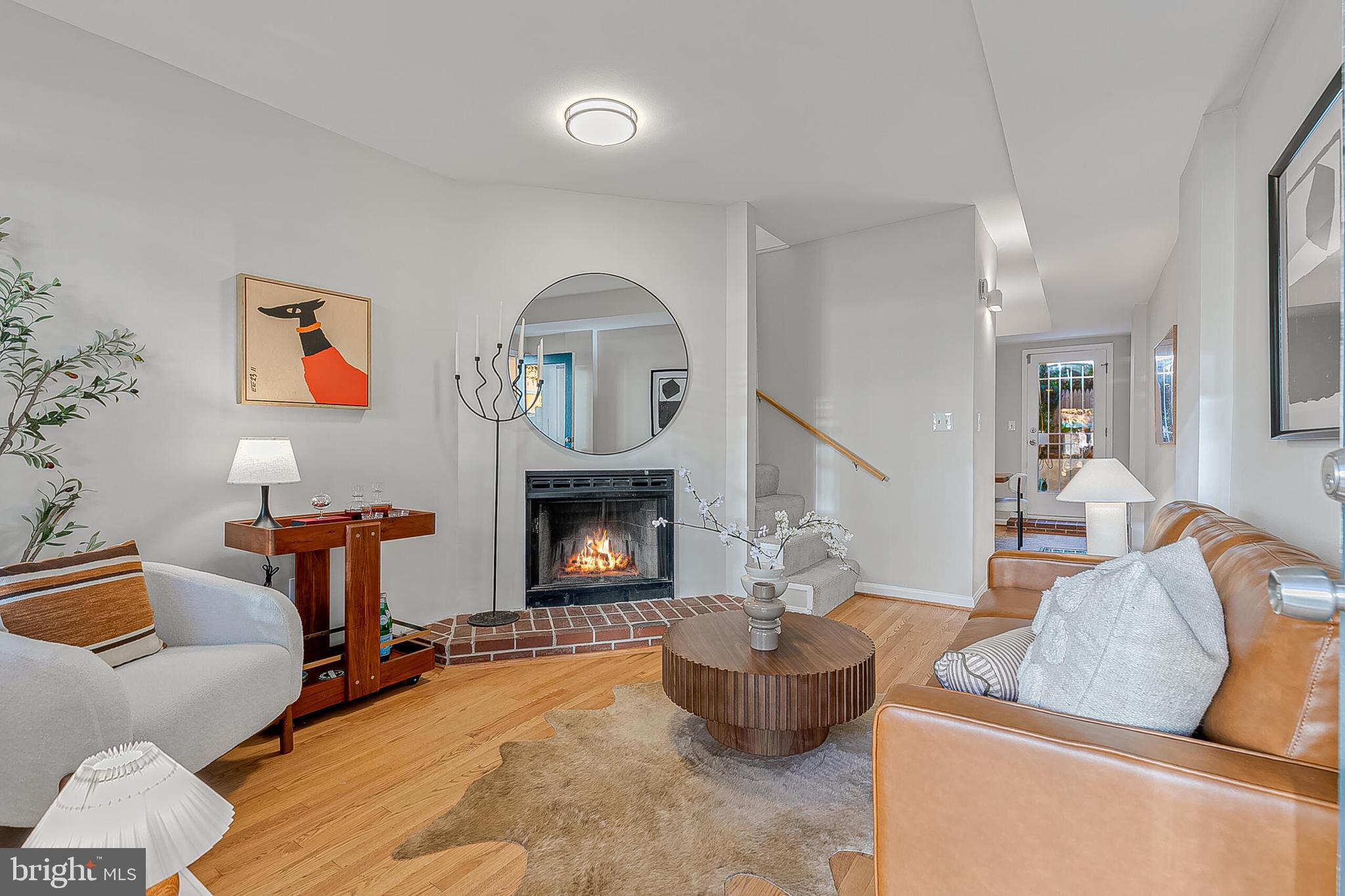 1660 Kalorama Road Northwest Washington, DC 20009 - Photo 3 of 37 Living Room