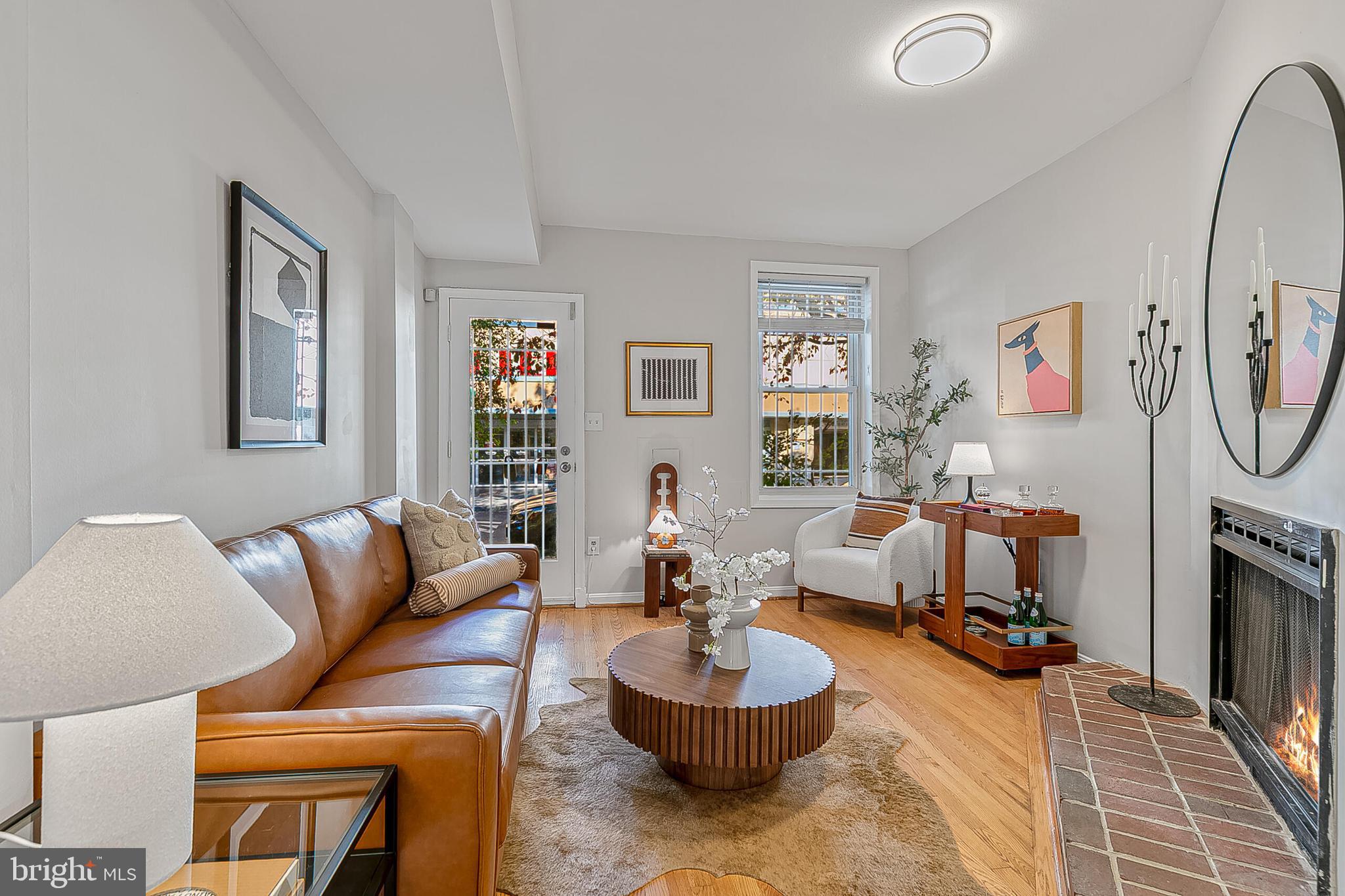 1660 Kalorama Road Northwest Washington, DC 20009 - Photo 4 of 37 Living Room