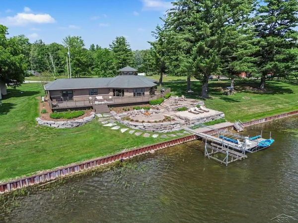 $579,000 | 4991 North Pointe Drive, Sanford, MI 48657