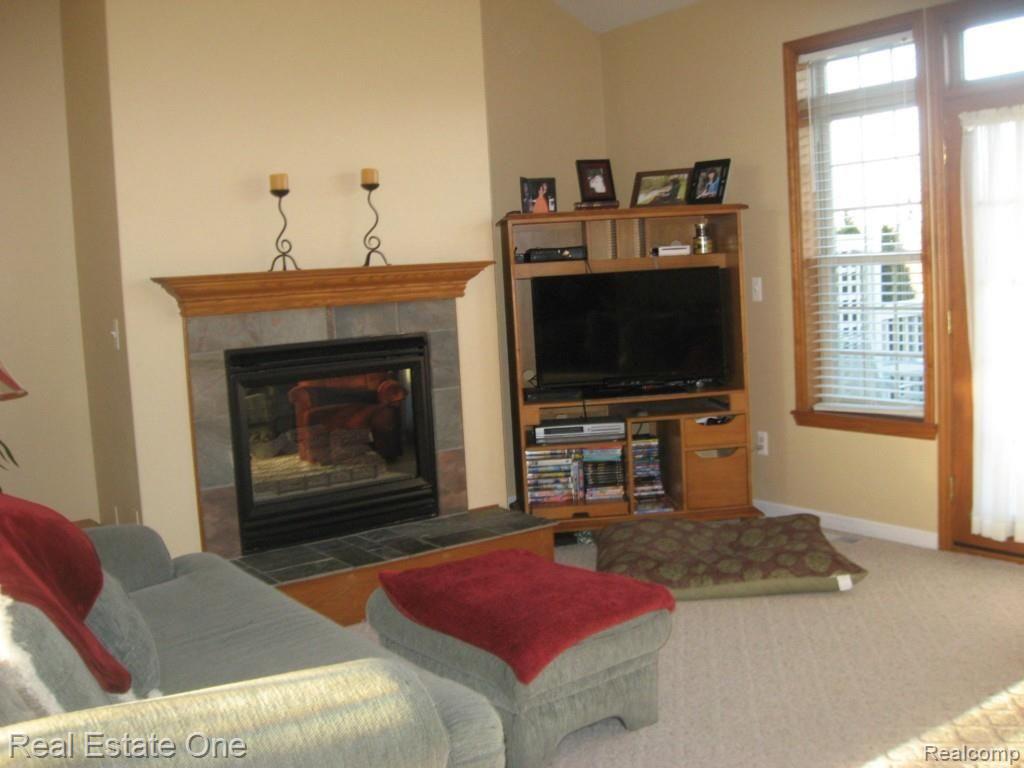 25353 Rust Road New Boston, MI 48164 - Photo 13 of 28 FIREPLACE ING REAT ROOM