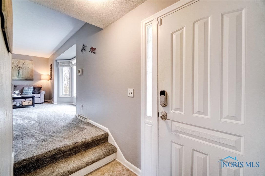 1105 Farmington Road Maumee, OH 43537 - Photo 4 of 47 Gallery Image 4