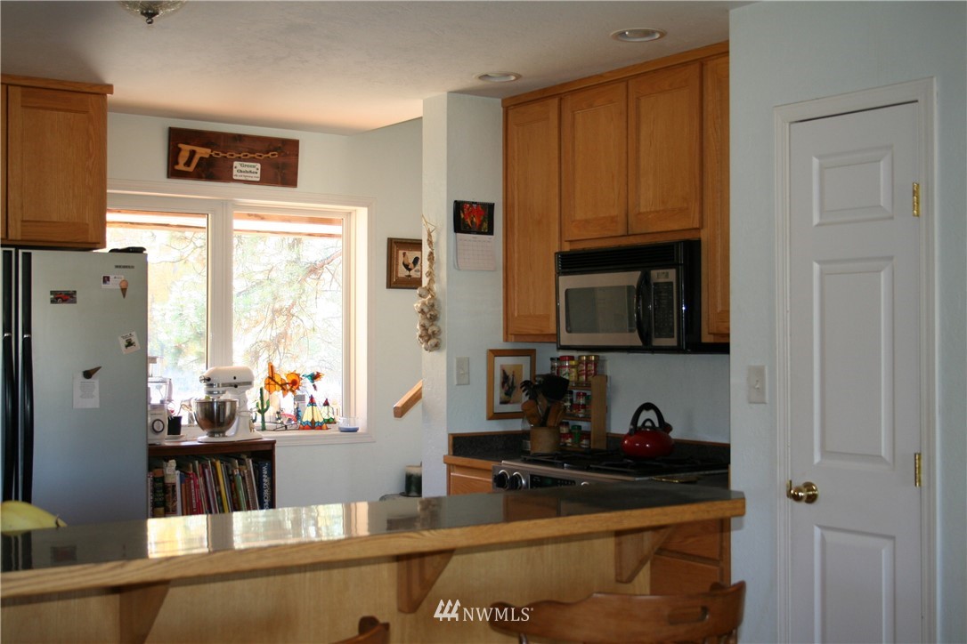 46 Beaver Pond Road Twisp, WA 98856 - Photo 16 of 31 a kitchen with stainless steel appliances a stove microwave and refrigerator