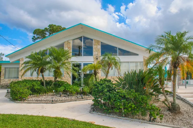 $210,000 | 2004 Lake Osborne Drive, Unit 1, Lake Worth Beach, FL 33461