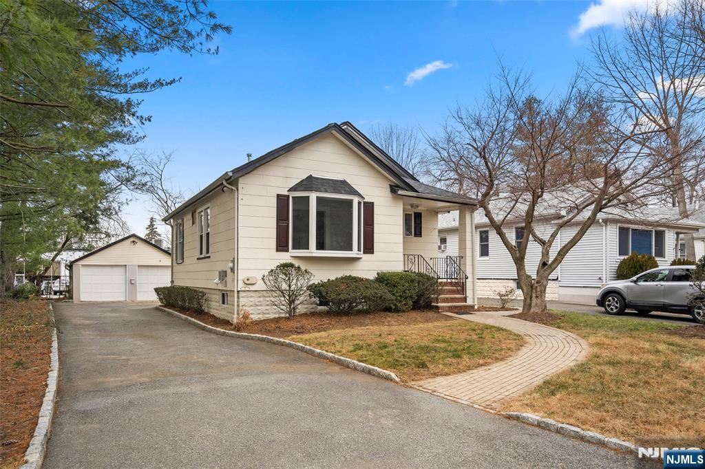 21 Milton Street Cresskill, NJ 07626 - Photo 2 of 26