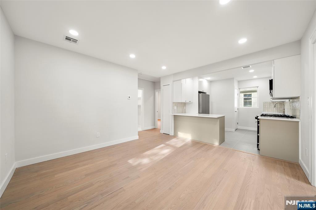 21 Milton Street Cresskill, NJ 07626 - Photo 7 of 26