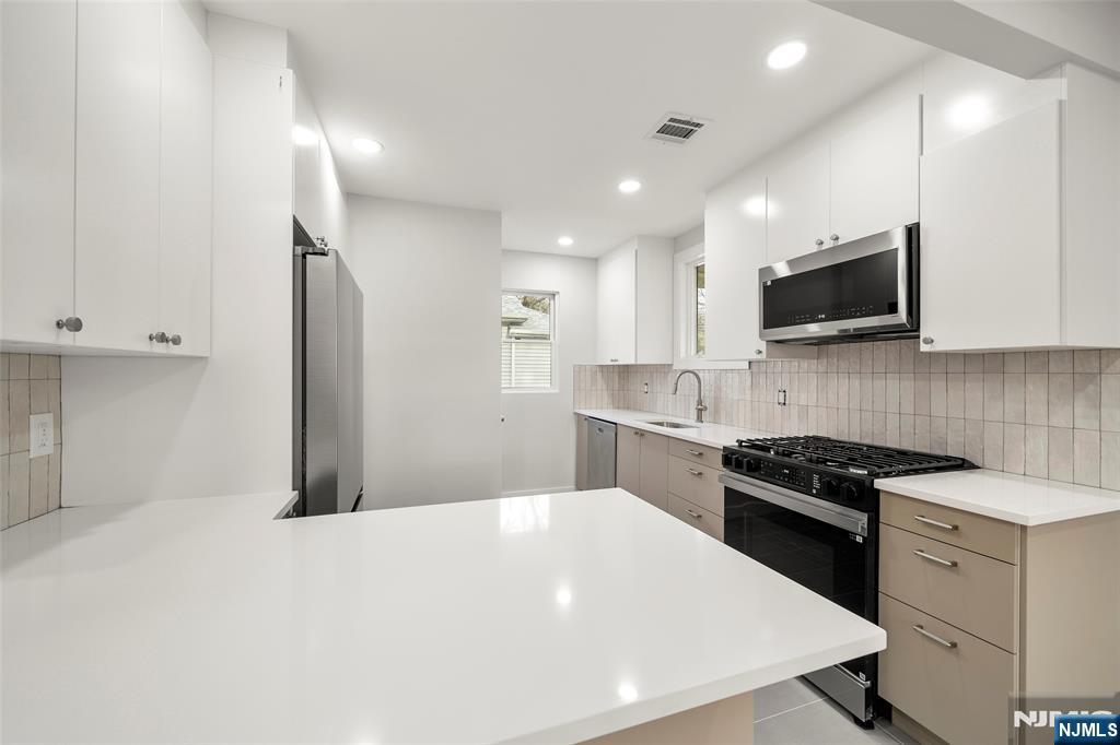 21 Milton Street Cresskill, NJ 07626 - Photo 8 of 26