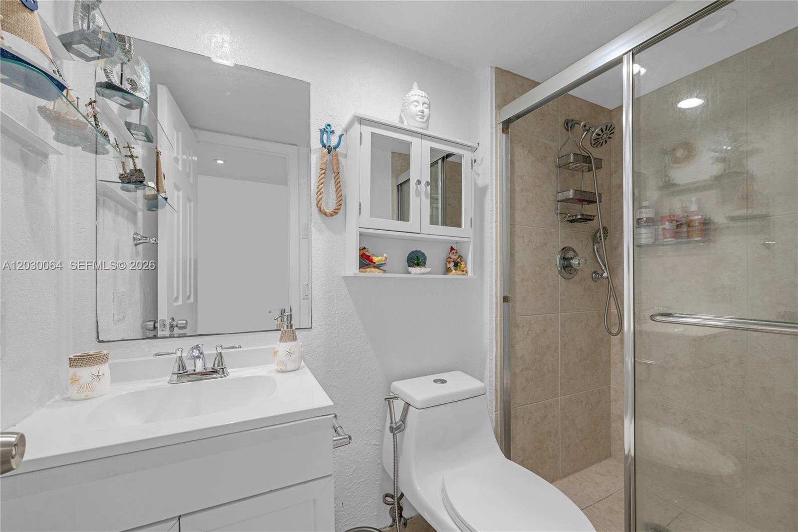 400 North Surf Road, Unit 506 Hollywood, FL 33019 - Photo 25 of 37 Second bathroom