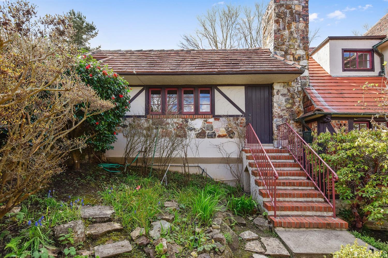 144 Belgrave Avenue San Francisco, CA 94117 - Photo 7 of 88