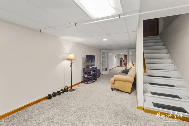 a view of livingroom with furniture