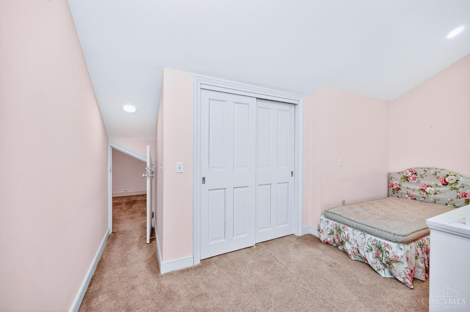 8905 Hopewell Road Cincinnati, OH 45242 - Photo 34 of 51