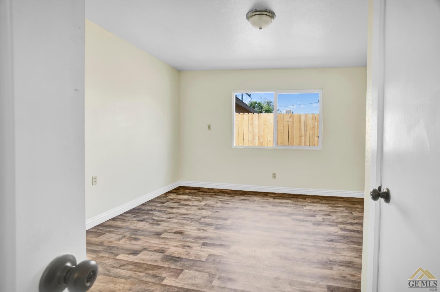Undisclosed Address Bakersfield, CA 93308 - Photo 18 of 34 an empty room with a window