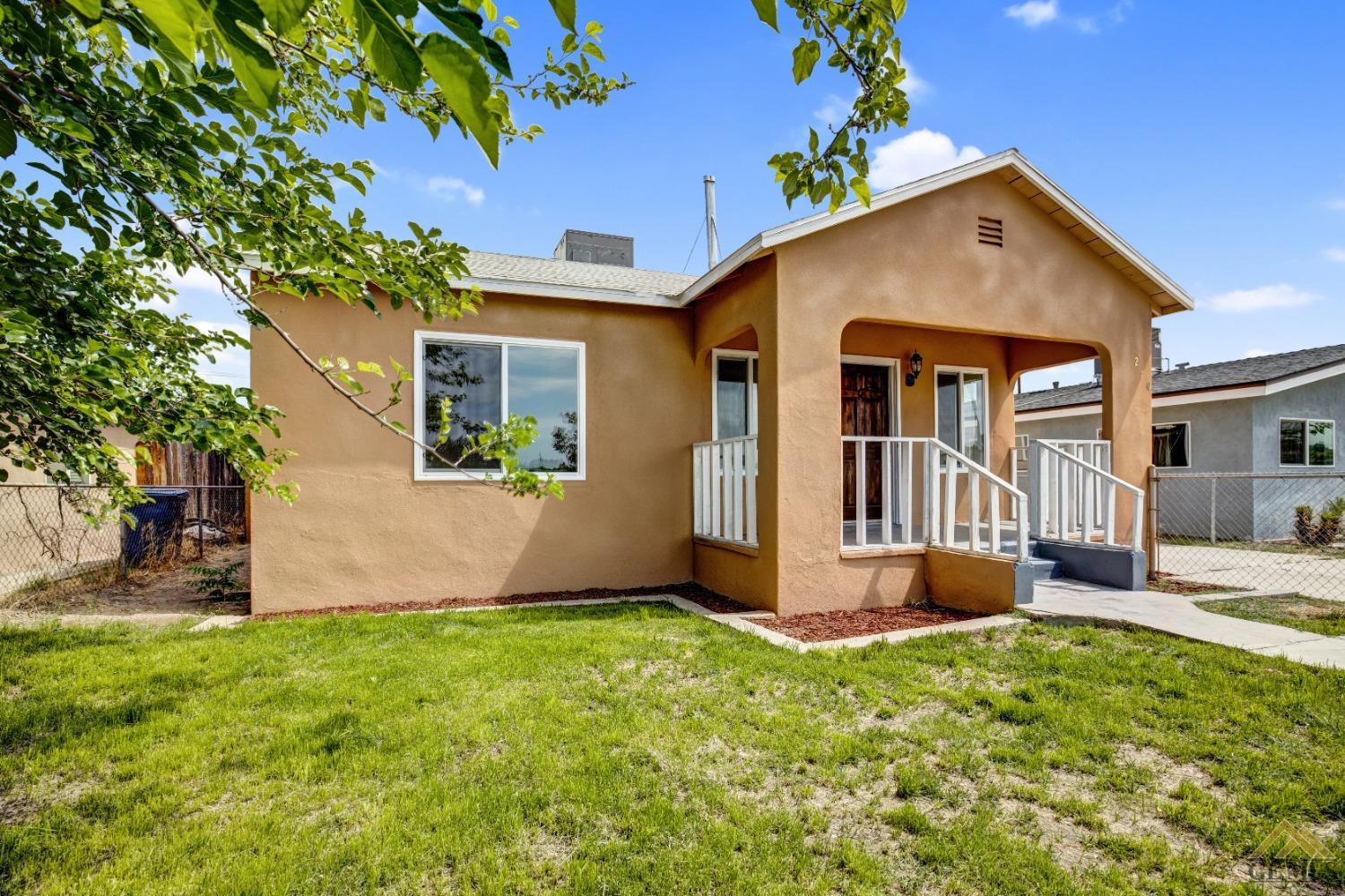 Undisclosed Address Bakersfield, CA 93308 - Photo 32 of 34 a front view of house with yard