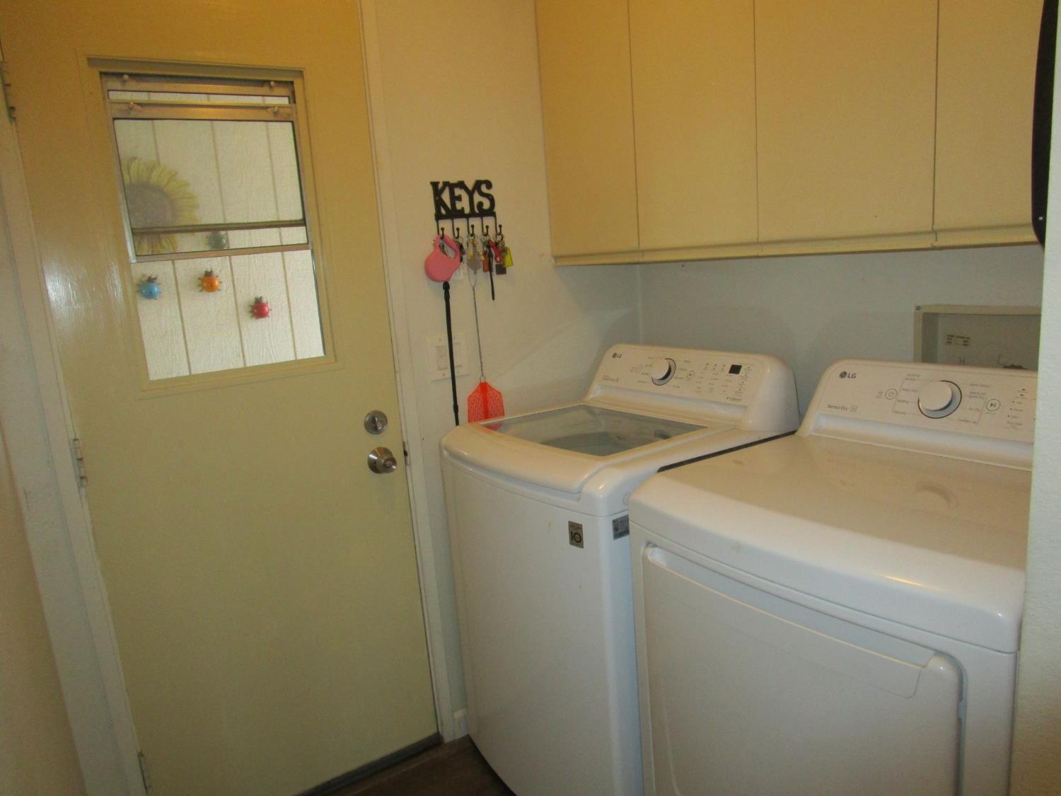 1500 Held Drive, Unit 94 Modesto, CA 95355 - Photo 20 of 32 Laundry Room
