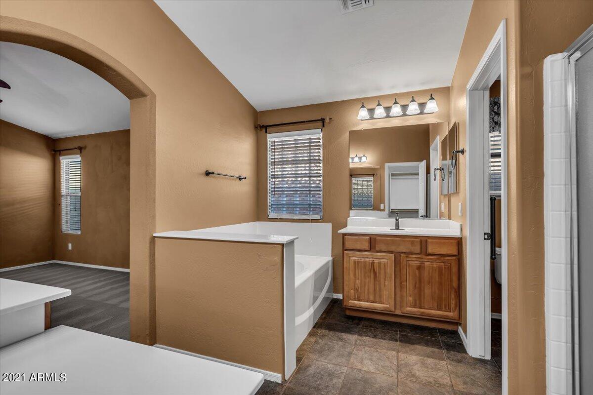 46176 West Tucker Road Maricopa, AZ 85139 - Photo 15 of 28 Primary Bathroom