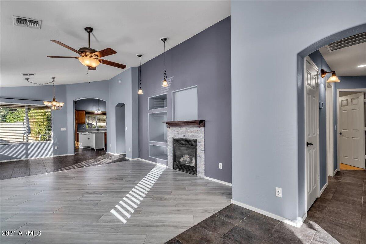 46176 West Tucker Road Maricopa, AZ 85139 - Photo 5 of 28 Living Area