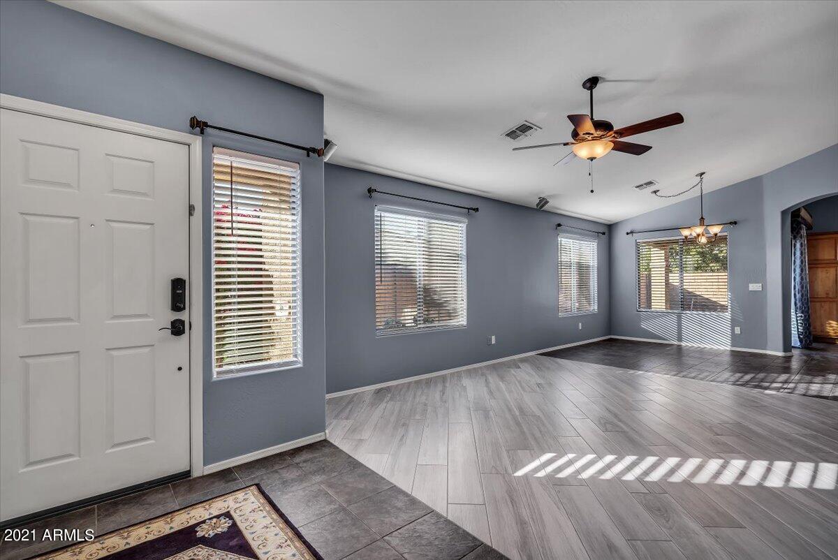 46176 West Tucker Road Maricopa, AZ 85139 - Photo 6 of 28 Living Area/Front Door
