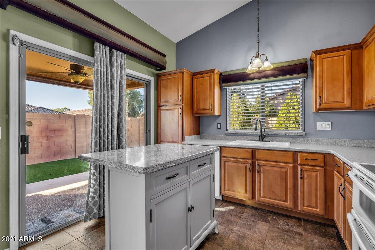 46176 West Tucker Road Maricopa, AZ 85139 - Photo 10 of 28 Kitchen