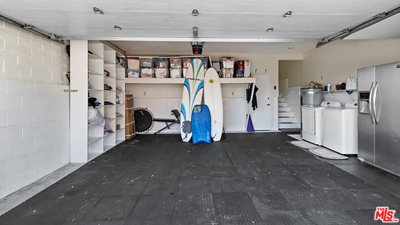28286 Rey De Copas Lane Malibu, CA 90265 - Photo 21 of 26 a view of a garage