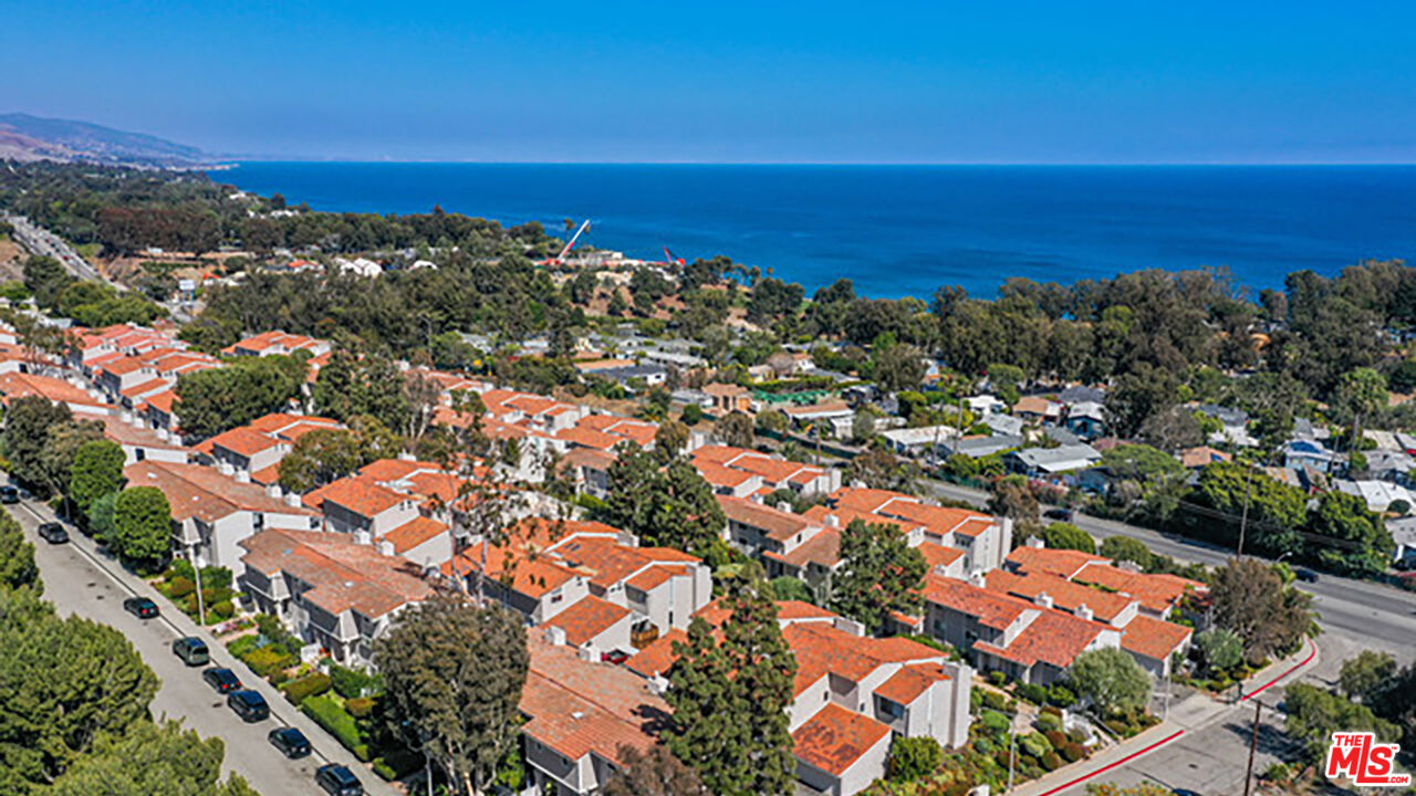 28286 Rey De Copas Lane Malibu, CA 90265 - Photo 25 of 26 a view of city and ocean
