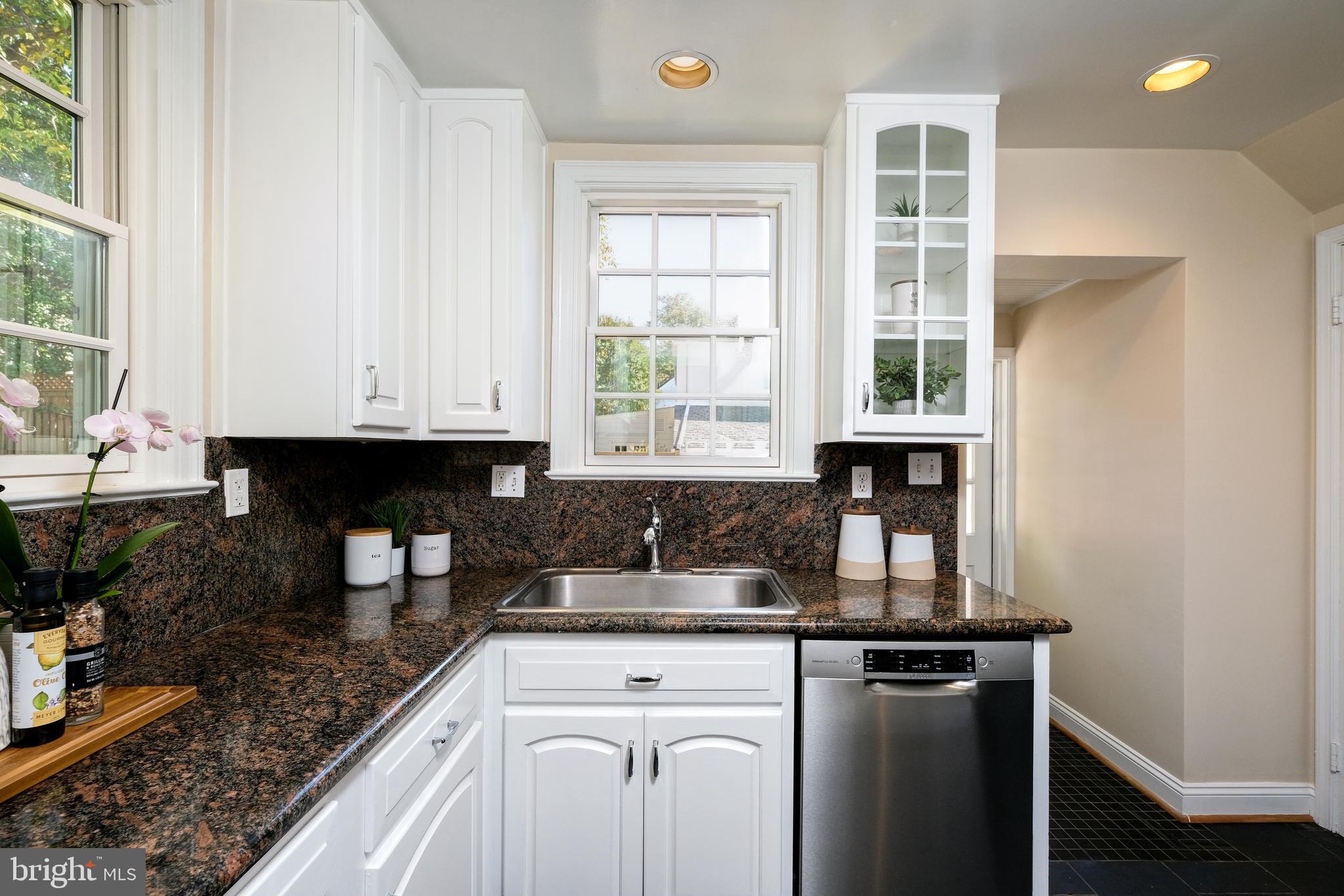 4633 River Road Bethesda, MD 20816 - Photo 16 of 44 Granite counters