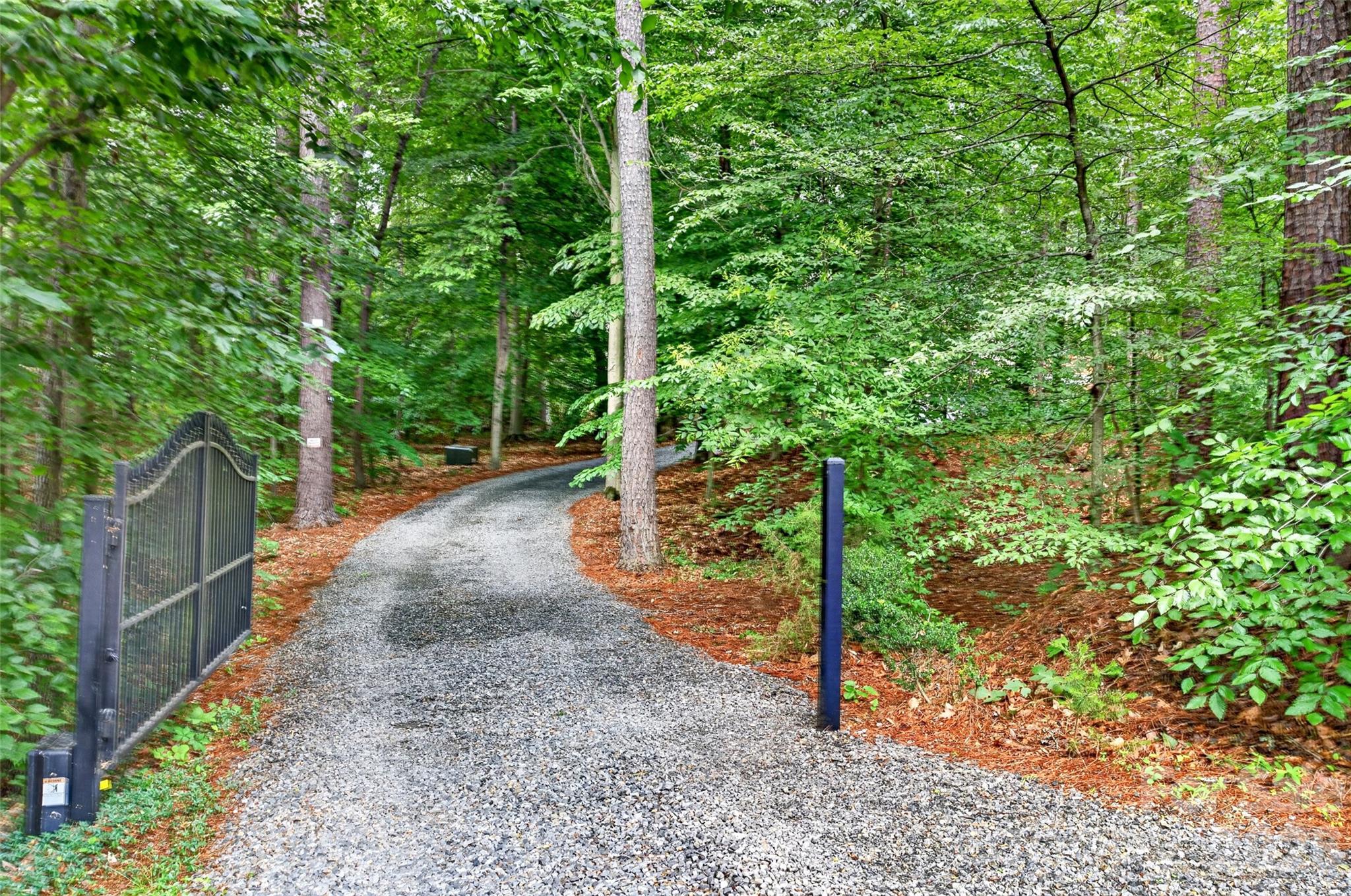 2932 Oakdale Road Charlotte, NC 28216 - Photo 5 of 47