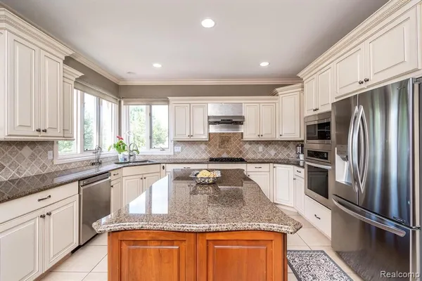 $825,000 | 57629 Stonebriar Drive, Washington, MI 48094