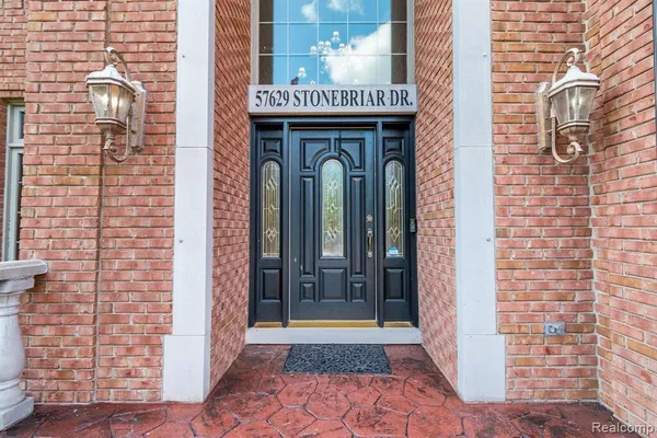 $825,000 | 57629 Stonebriar Drive, Washington, MI 48094