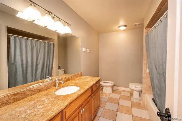 $840,000 | 57629 Stonebriar Drive, Washington, MI 48094