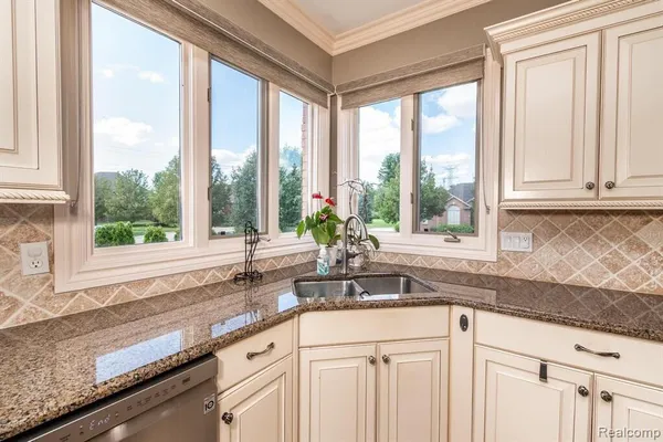 $825,000 | 57629 Stonebriar Drive, Washington, MI 48094