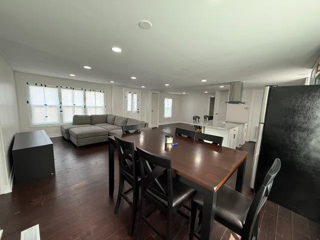 $90,000 | 25 Hearthside Drive, Matteson, IL 60443