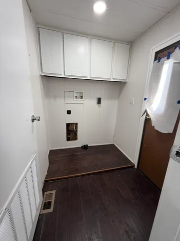 $90,000 | 25 Hearthside Drive, Matteson, IL 60443