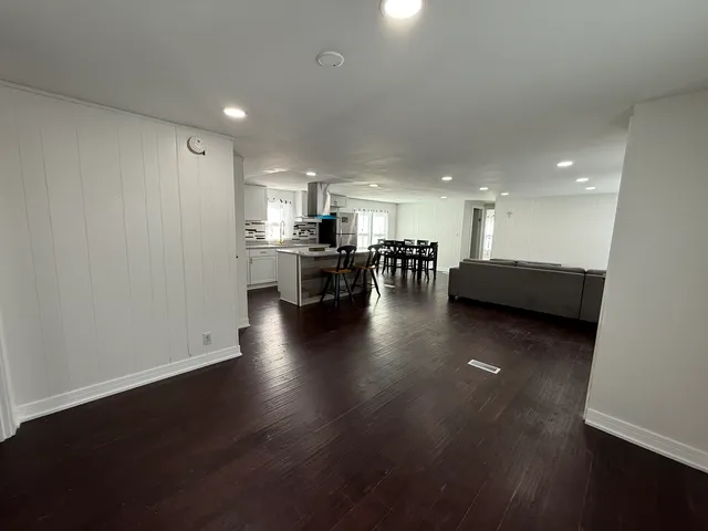 $90,000 | 25 Hearthside Drive, Matteson, IL 60443