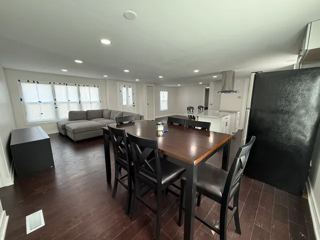 $90,000 | 25 Hearthside Drive, Matteson, IL 60443