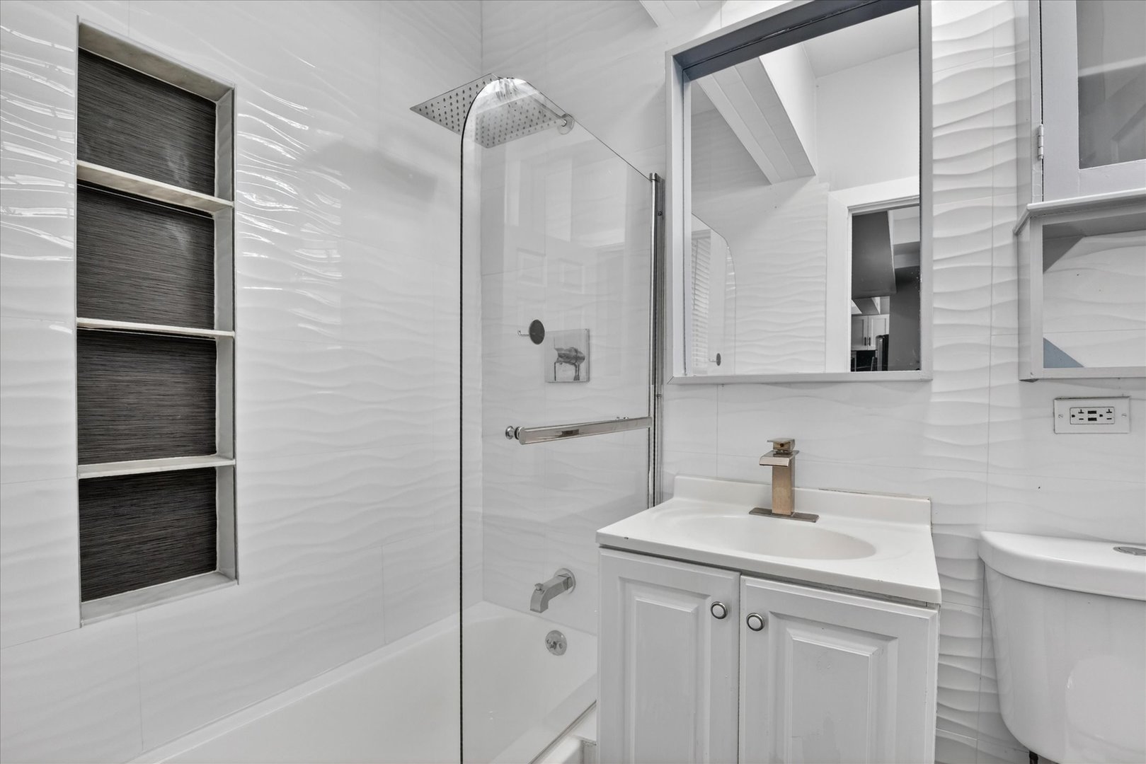 7033 North Sheridan Road, Unit G Chicago, IL 60626 - Photo 12 of 17