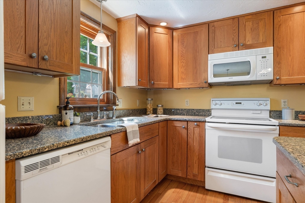 2 Fox Run Road Sterling, MA 01564 - Photo 9 of 41