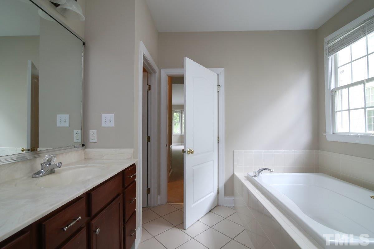 11633 Broadfield Court Raleigh, NC 27617 - Photo 11 of 24 Gallery Image 11