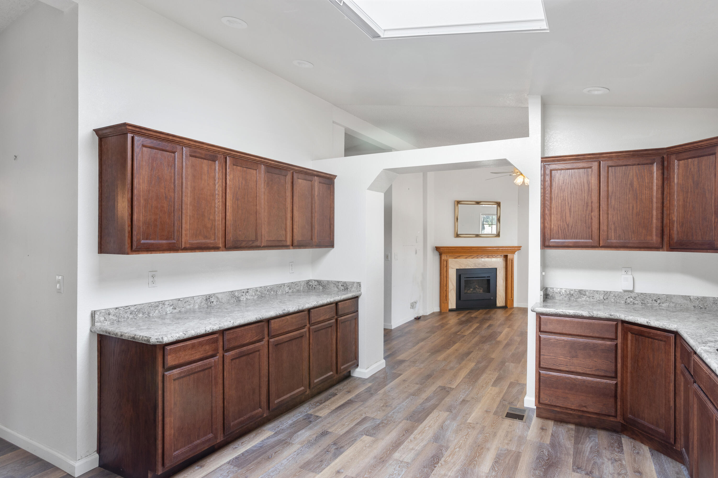 19331 Flintstone Road Redding, CA 96003 - Photo 12 of 18 Interior07