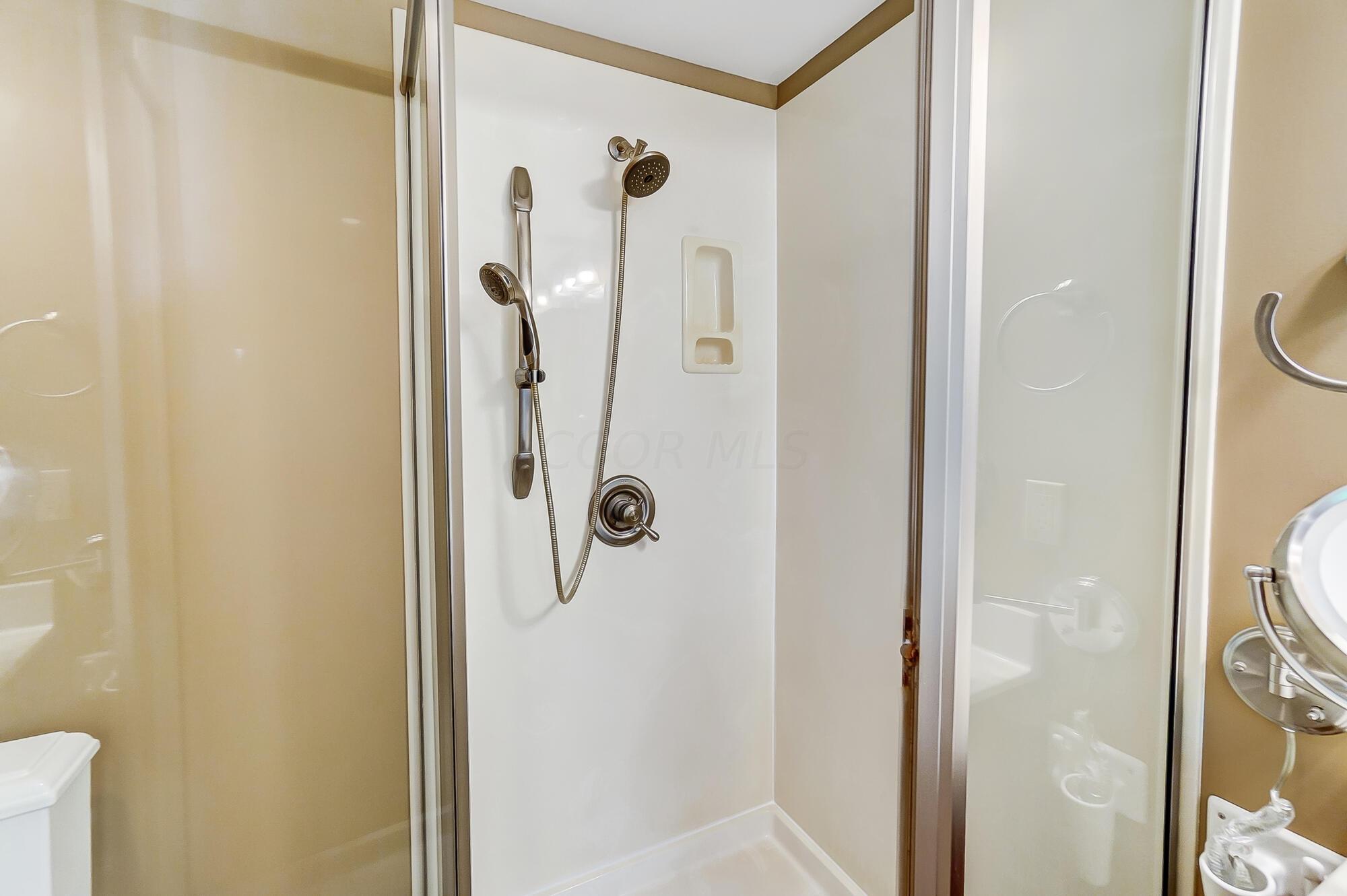 4220 Mountview Road Columbus, OH 43220 - Photo 29 of 66 035