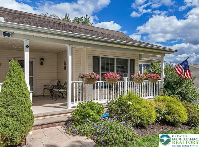 $399,000 | 317 Golden Oaks Drive, White Haven, PA 18661