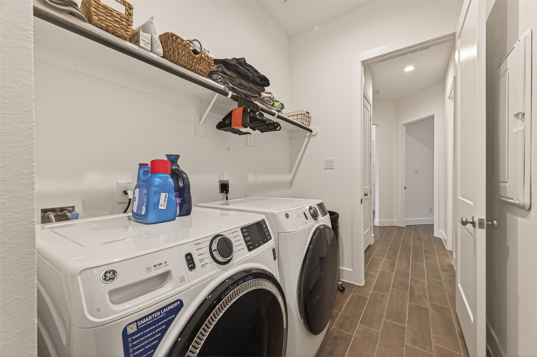 5019 Country Mdws Trail Rosharon, TX 77583 - Photo 22 of 49 a utility room with dryer and washer
