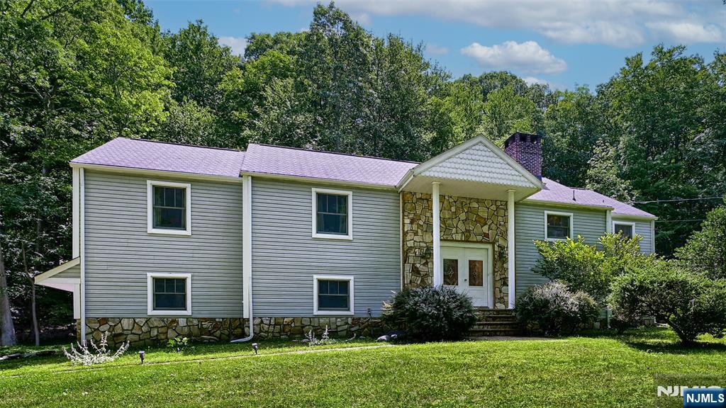 460 Laurel Lane Butler, NJ 07405 - Photo 2 of 32