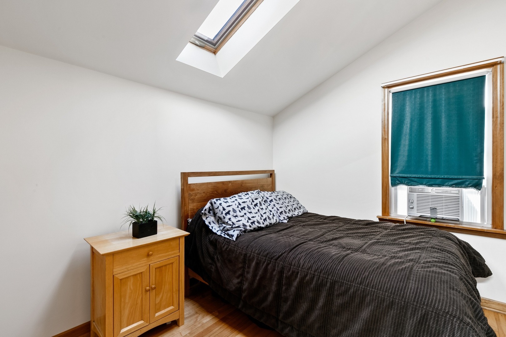 305 Olmsted Road Riverside, IL 60546 - Photo 19 of 33 a bedroom with a bed and a window