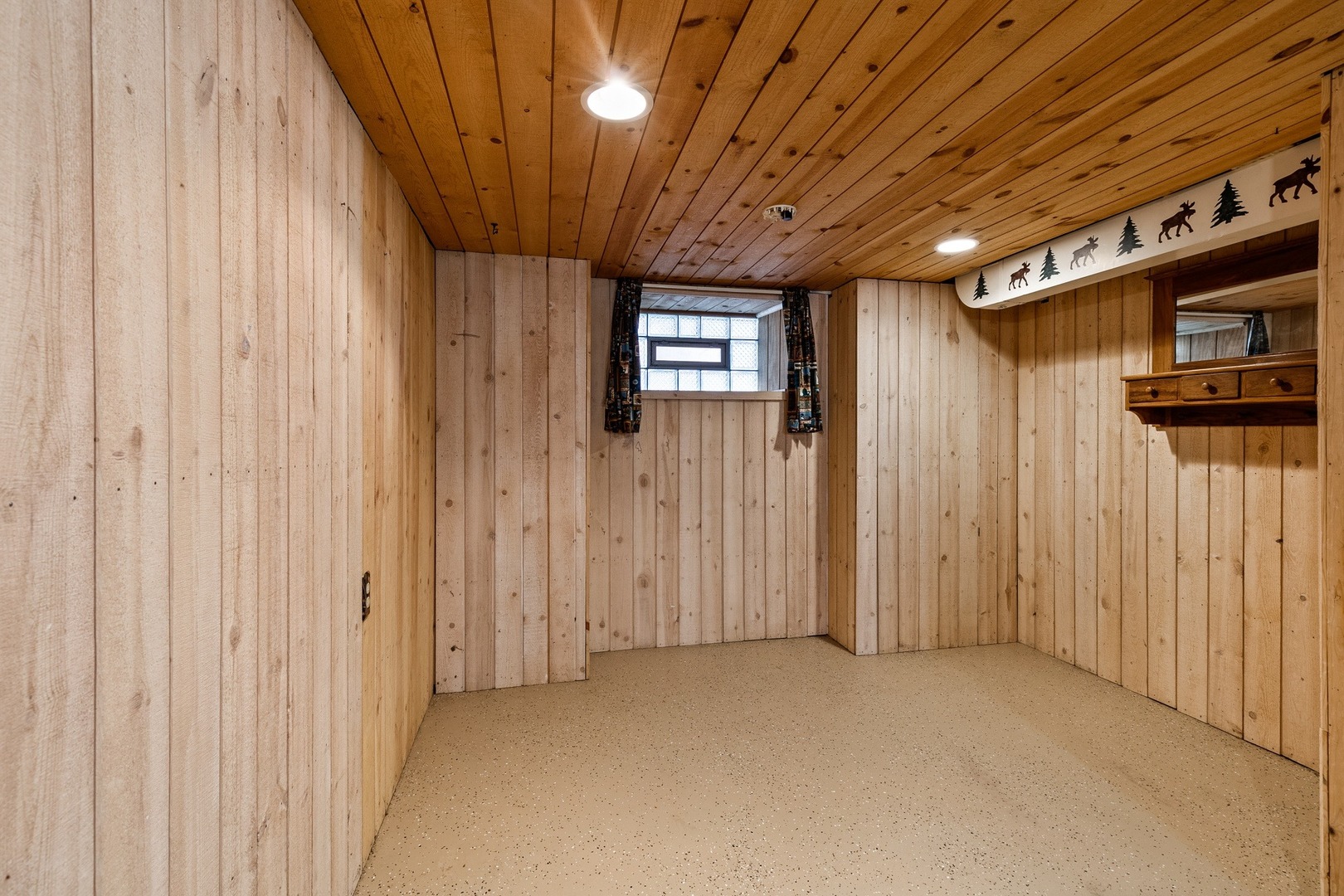 305 Olmsted Road Riverside, IL 60546 - Photo 22 of 33 a view of a hallway