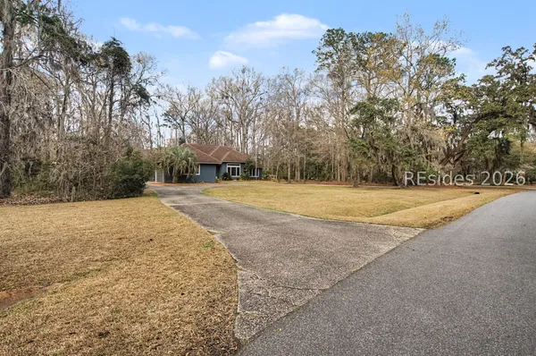 $1,390,000 | 27 Martingale West, Bluffton, SC 29909