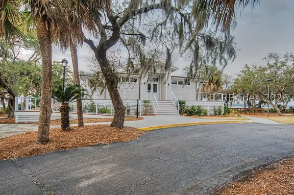 $1,390,000 | 27 Martingale West, Bluffton, SC 29909