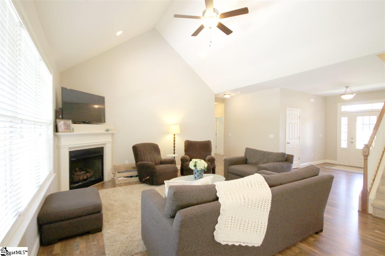 2515 Holiday Road Greer, SC 29651 - Photo 4 of 36